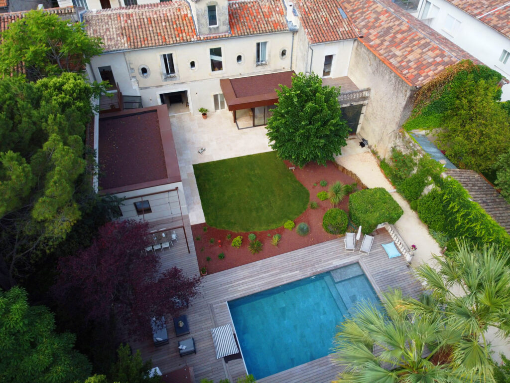 case-architectes-nimes-maison-extension-renovation-acier-corten-piscine-terrasse-ipe-jardin