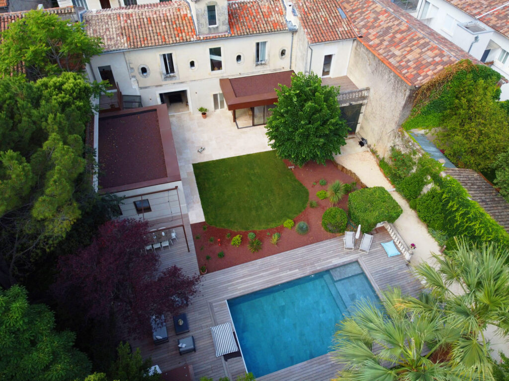 case-architectes-nimes-maison-extension-renovation-acier-corten-piscine-terrasse-ipe-jardin